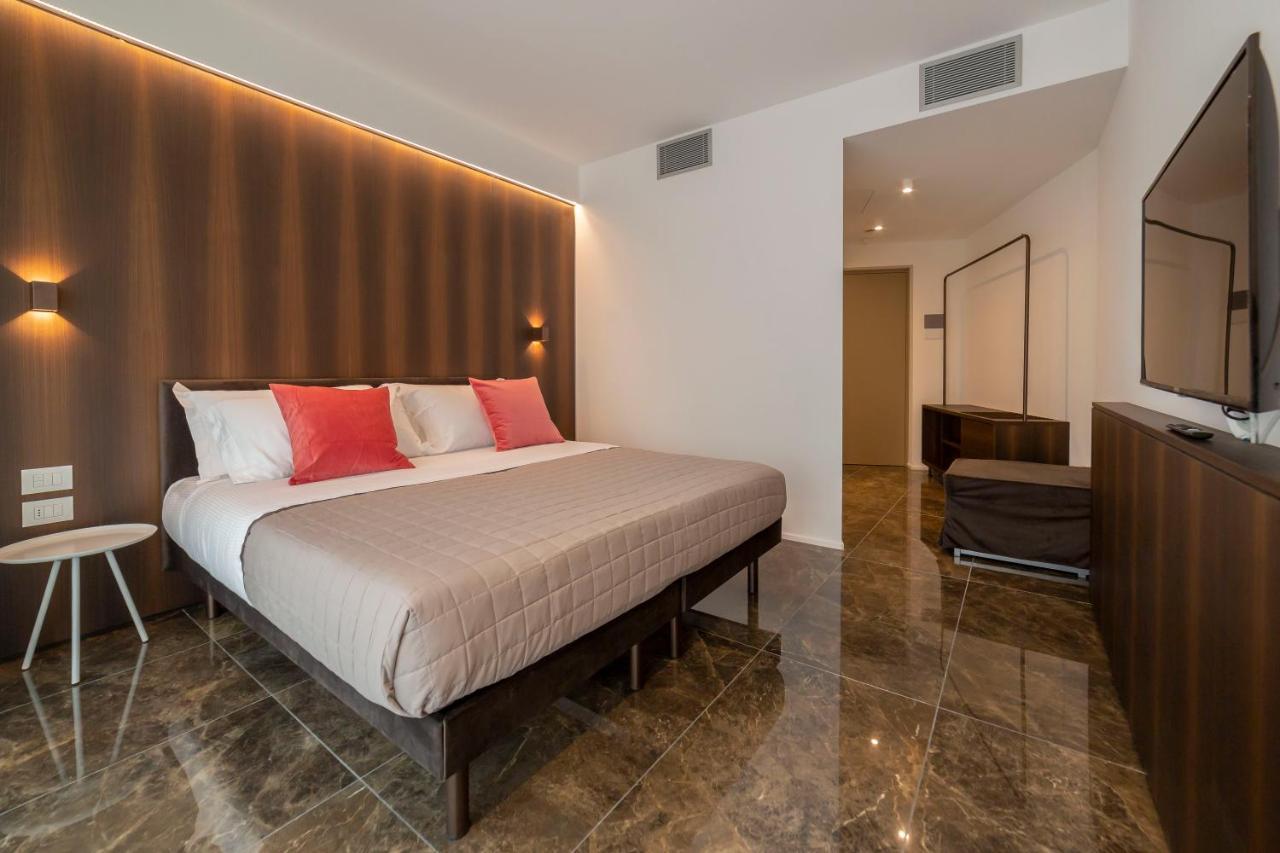 Double Room with Lake View
