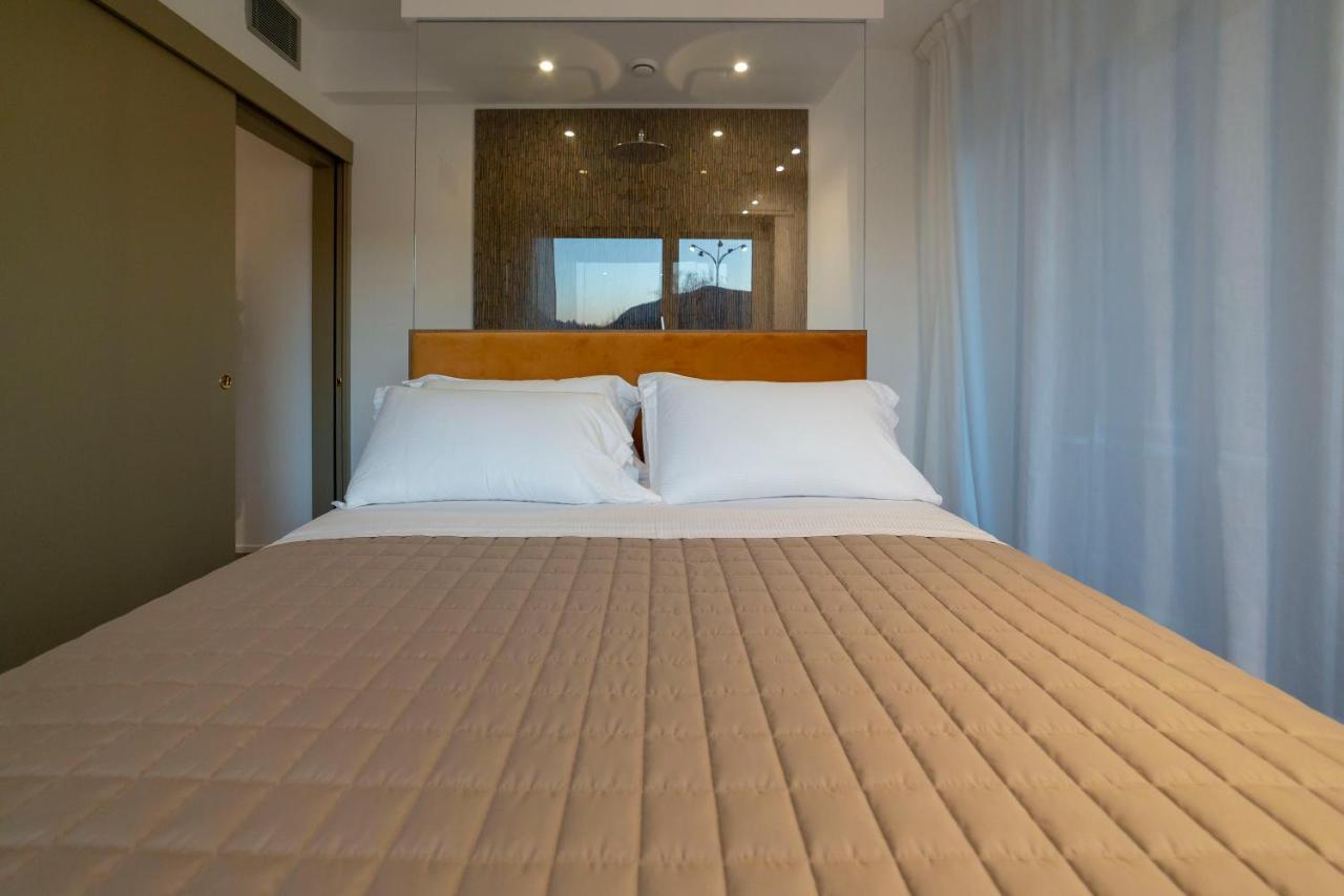 Suite with Lake View,983178130:JPEG