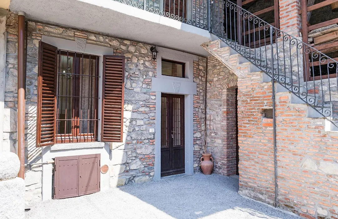 La Corte Rooms And Home Restaurant - Free Parking - 10 Minutes To The Lake And Centre-1