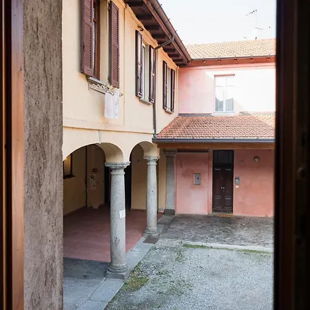 La Corte Rooms And Home Restaurant - Free Parking - 10 Minutes To The Lake And Centre-3